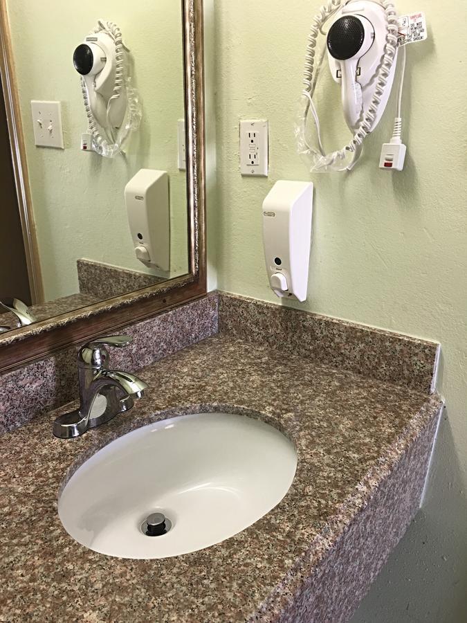 Budget Inn Hallettsville 外观 照片