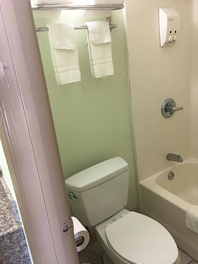 Budget Inn Hallettsville 外观 照片